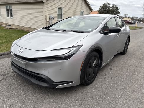 Used 2024 Toyota Prius LE image 8