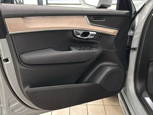 Used 2025 Volvo XC90 B6 Plus image 21