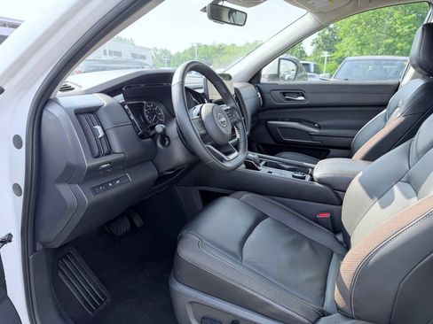 Used 2023 Nissan Pathfinder SL AWD/4WD image 20