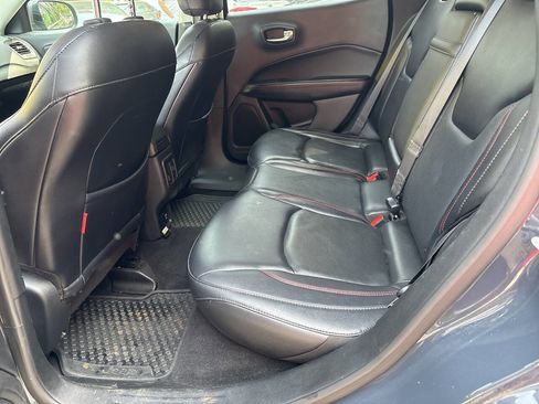 Used 2017 Jeep Compass Trailhawk w/ Leather Interior Group AWD/4WD image 12