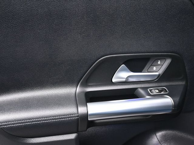 Used 2023 Mercedes-Benz GLA 250 4MATIC w/ Premium Package image 14