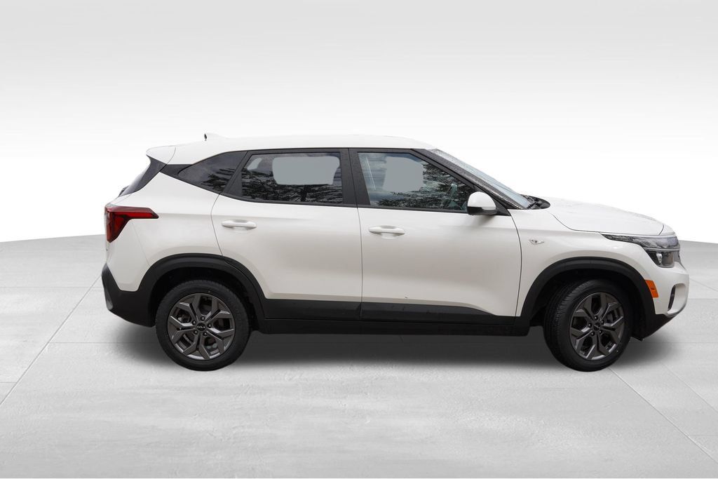 Certified 2024 Kia Seltos LX AWD/4WD image 3