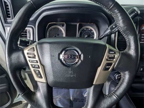 Used 2019 Nissan Titan SV w/ SV Convenience Package image 18