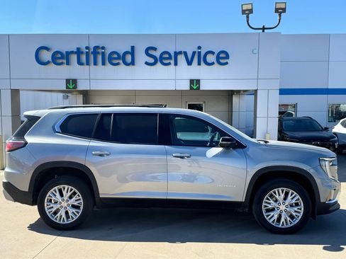 Used 2026 GMC Acadia Elevation w/ Elevation Premium Package image 3