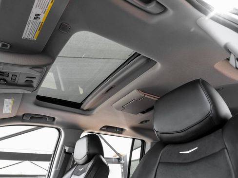 Used 2019 Cadillac Escalade ESV Premium Luxury RWD image 4