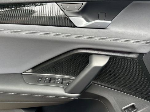 New 2026 Volkswagen Tiguan SE image 10