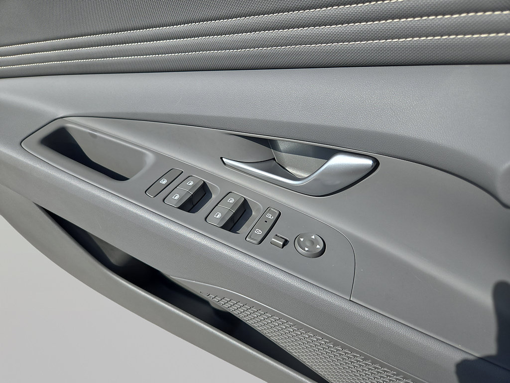 Certified 2025 Hyundai Elantra SEL FWD image 16