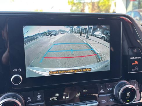 Used 2023 Toyota Highlander XLE image 19