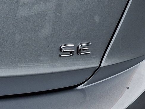 Certified 2023 Volkswagen Jetta SE w/ Panoramic Sunroof Package FWD image 37