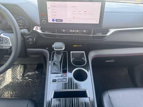 Used 2026 Toyota Sienna XSE FWD image 12