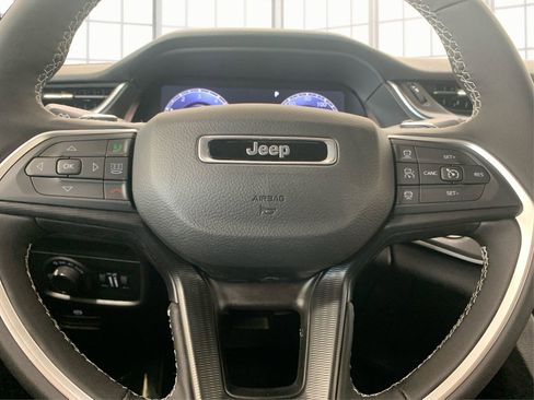 Used 2025 Jeep Grand Cherokee L Altitude AWD/4WD image 17
