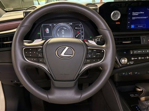 Certified 2024 Lexus ES 300h w/ Premium Package image 18