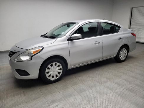 Used 2018 Nissan Versa SV FWD image 2