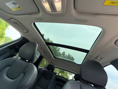 Certified 2025 Volvo XC60 B5 Plus AWD/4WD image 28