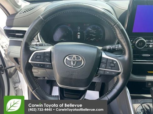 Used 2023 Toyota Highlander Platinum AWD/4WD image 22