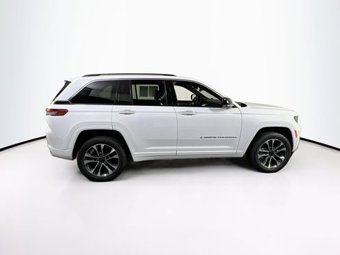 Used 2022 Jeep Grand Cherokee Overland w/ Luxury Tech Group IV AWD/4WD image 4
