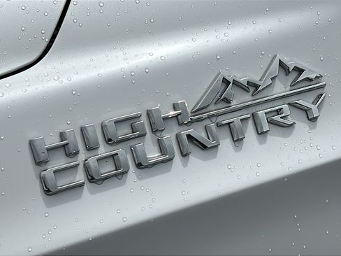 Used 2023 Chevrolet Suburban High Country AWD/4WD image 11