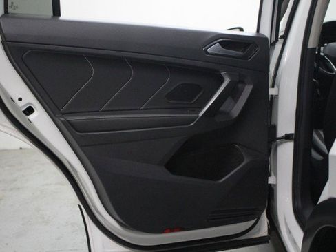 Used 2022 Volkswagen Tiguan SE image 31