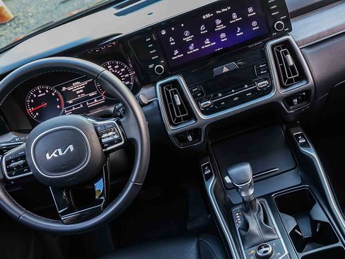 Certified 2023 Kia Sorento S w/ Panoramic Sunroof Package AWD/4WD image 18