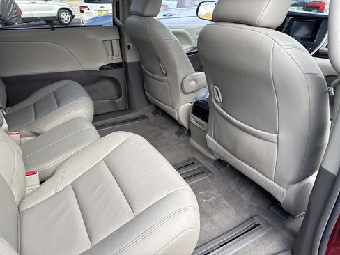 Used 2015 Toyota Sienna XLE 8 Passenger 4dr Mini Van image 50