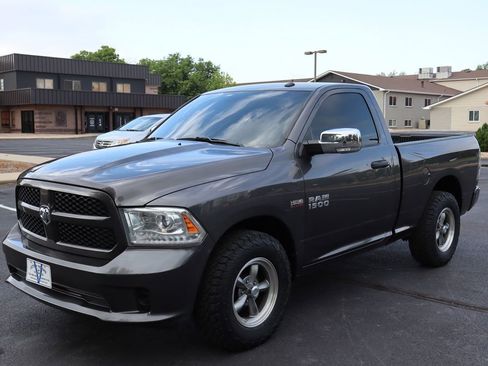Used 2018 RAM 1500 Express image 10