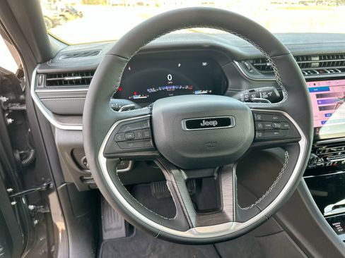 New 2025 Jeep Grand Cherokee L Limited w/ Trailer Tow Package image 14