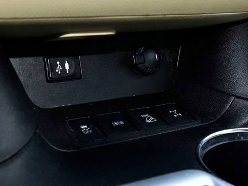 Used 2016 Toyota Highlander XLE AWD/4WD image 24
