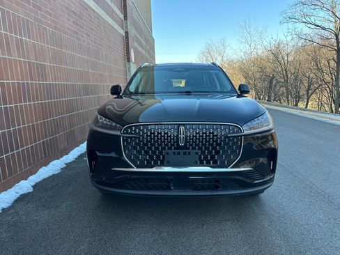 Used 2025 Lincoln Aviator AWD w/ Equipment Group 101A image 3