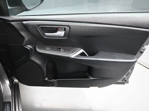 Used 2016 Toyota Camry LE image 25