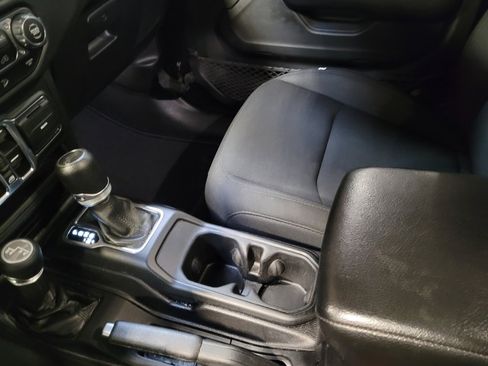 Used 2019 Jeep Wrangler Unlimited Sport S AWD/4WD image 26