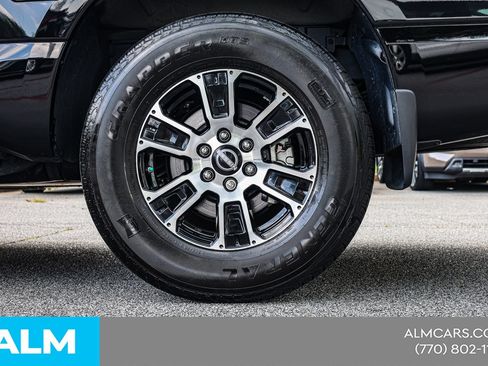 Used 2024 Nissan Titan SV w/ SV Convenience Package RWD image 16