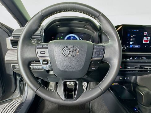 Used 2025 Toyota Camry SE w/ Convenience Package FWD image 15