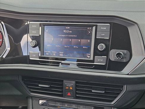 Used 2019 Volkswagen Jetta FWD image 17