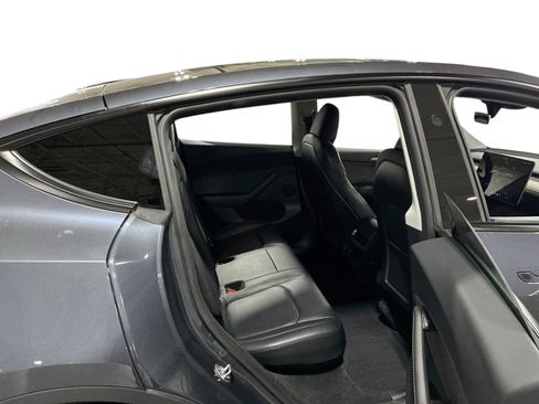 Certified 2023 Tesla Model Y Long Range AWD/4WD image 11