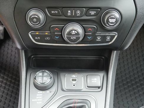 Used 2022 Jeep Cherokee Trailhawk w/ Sun, Sound & Nav Group AWD/4WD image 23