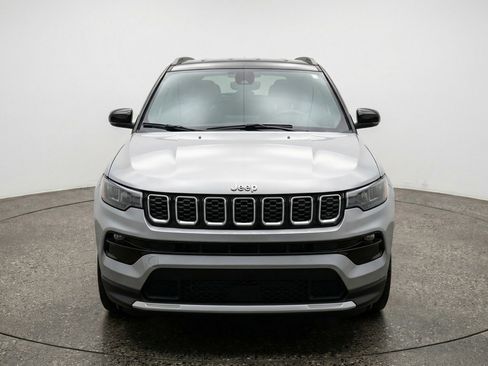 Used 2025 Jeep Compass Limited AWD/4WD image 2