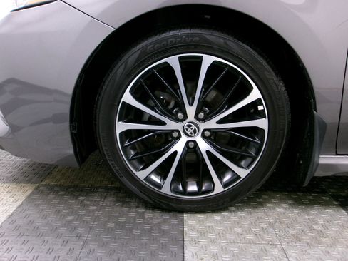 Used 2020 Toyota Camry SE image 14