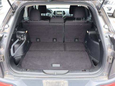 Used 2015 Jeep Cherokee Latitude w/ Cold Weather Group image 32