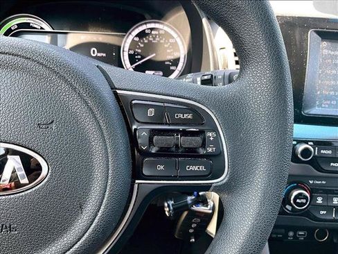 Used 2017 Kia Niro FE FWD image 19