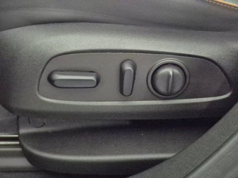 Used 2022 GMC Acadia AT4 w/ Preferred Package AWD/4WD image 18