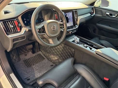 Used 2024 Volvo V60 B5 Cross Country Ultimate w/ Protection Package Premier image 19