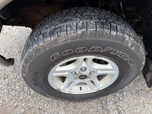 Used 2003 Ford F150 XLT image 9