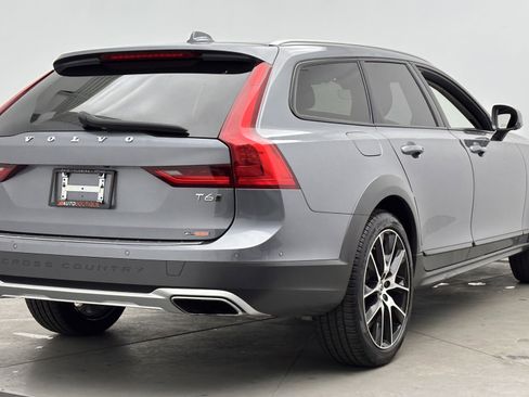 Used 2019 Volvo V90 T6 Cross Country w/ Advanced Package image 8