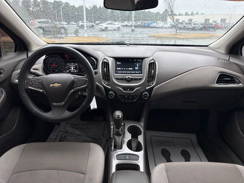 Used 2017 Chevrolet Cruze LT image 16