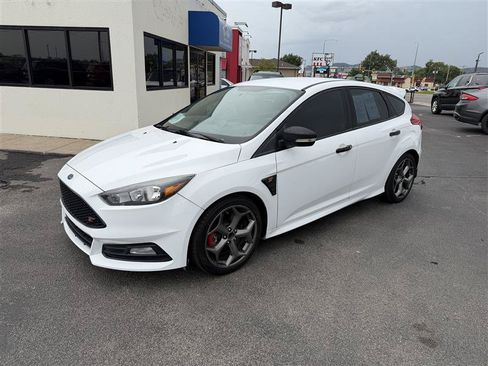Used 2017 Ford Focus ST FWD image 4