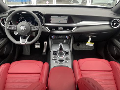 Used 2024 Alfa Romeo Stelvio Ti w/ Performance Driving Package image 31