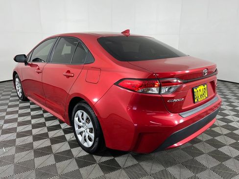 Used 2021 Toyota Corolla LE w/ Carpet Mat Package (TMS) image 8