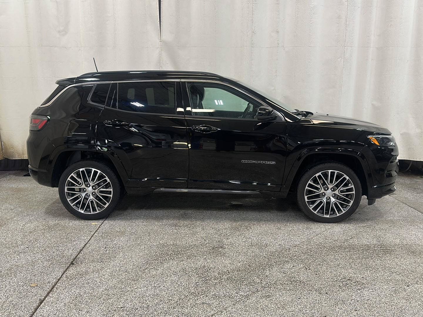 Certified 2023 Jeep Compass Limited w/ Elite Group AWD/4WD image 6