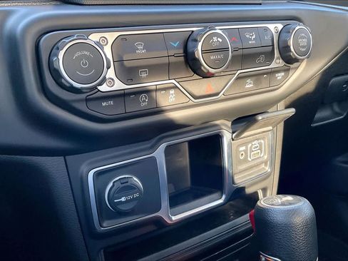 Used 2023 Jeep Wrangler Sport AWD/4WD image 33