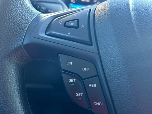 Used 2019 Ford Edge SE image 13